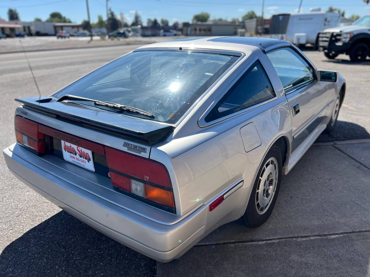 Nissan-300zx-1986-silver-1