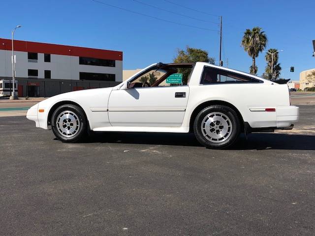 Nissan-300zx-1986-white-10