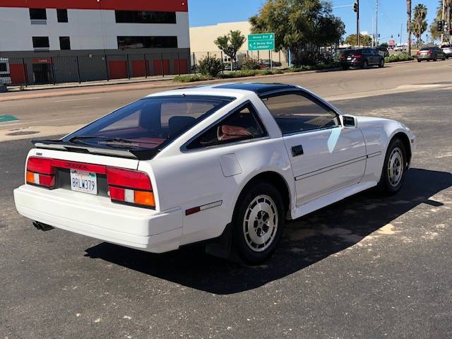 Nissan-300zx-1986-white-2