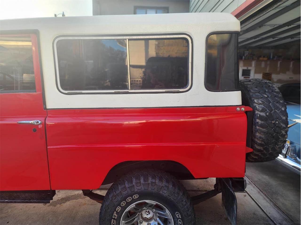 Nissan-Patrol-1977-Red-w-ivory-hardtop-Brown-Vinyl-1