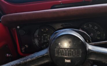 Nissan-Patrol-1977-Red-w-ivory-hardtop-Brown-Vinyl-2