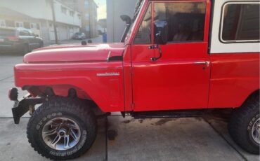 Nissan-Patrol-1977-Red-w-ivory-hardtop-Brown-Vinyl