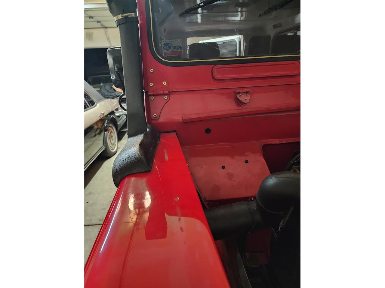 Nissan-Patrol-1977-Red-w-ivory-hardtop-Brown-Vinyl-4