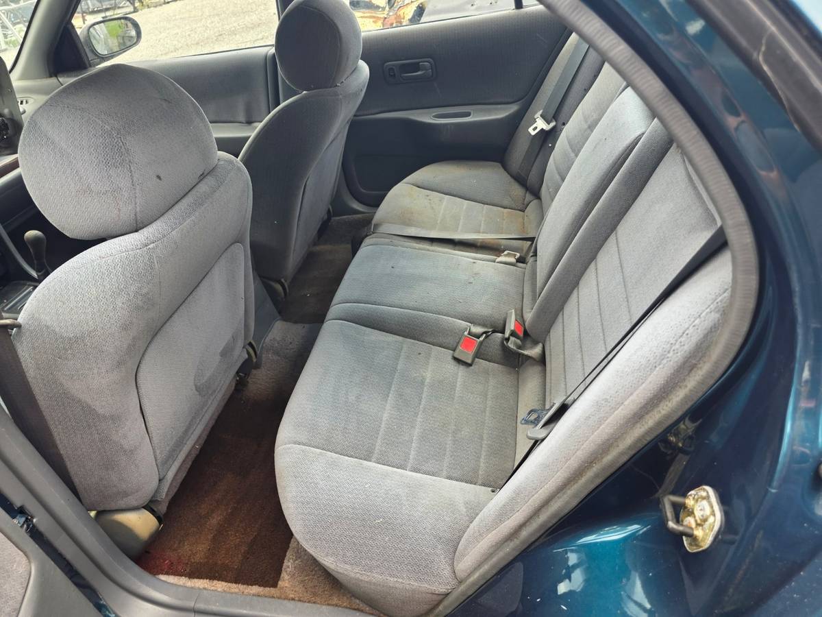 Nissan-altima-1996-green-2