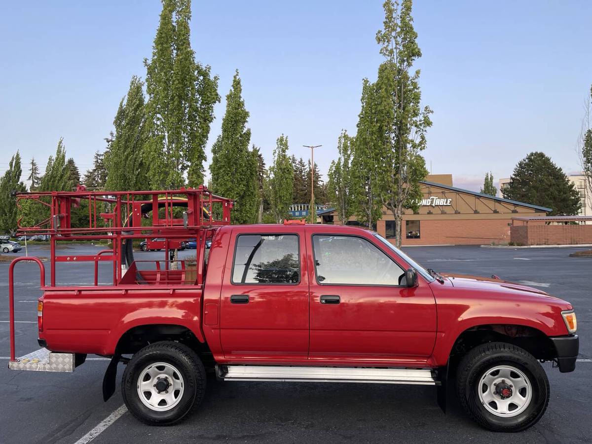 Nissan-atlas-1993-red-2