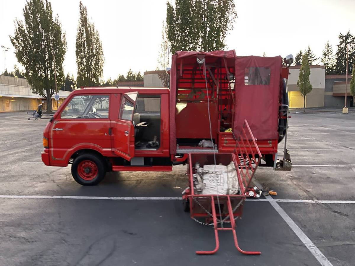 Nissan-atlas-1993-red-5
