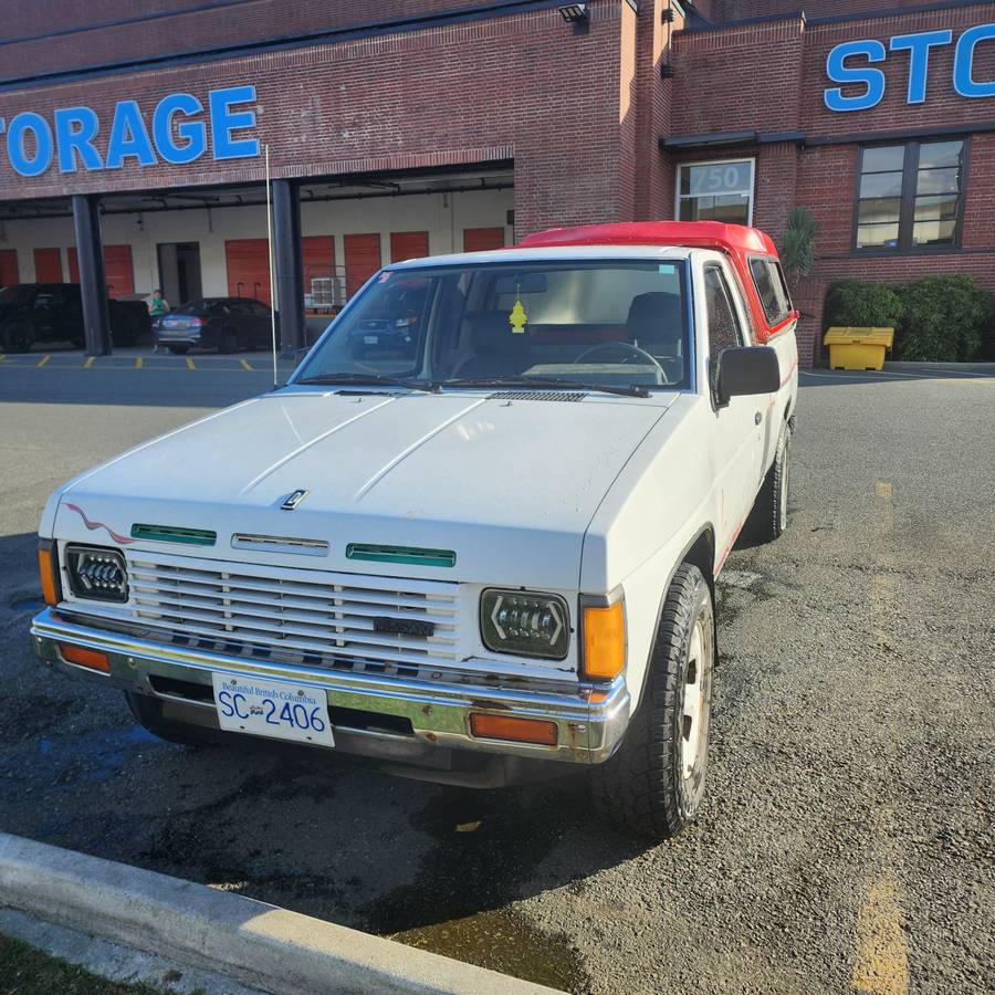 Nissan-d21-hardbody-1989-white-2