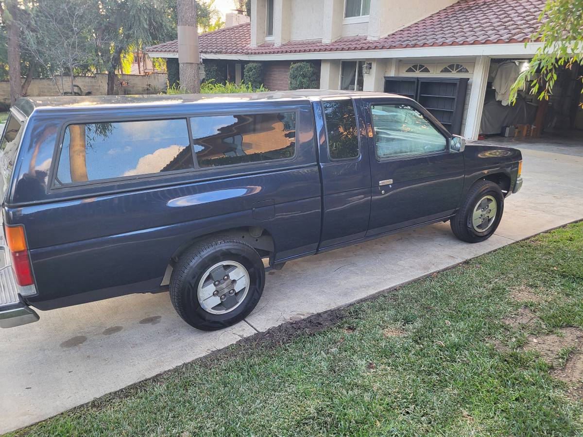 Nissan-d21-hardbody-1992-blue-1