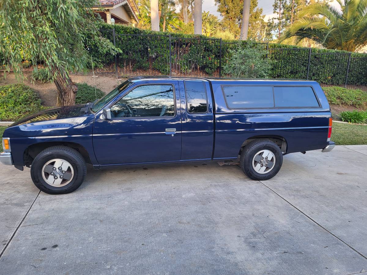 Nissan-d21-hardbody-1992-blue