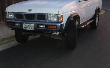 Nissan-d21-hardbody-1994-white-2