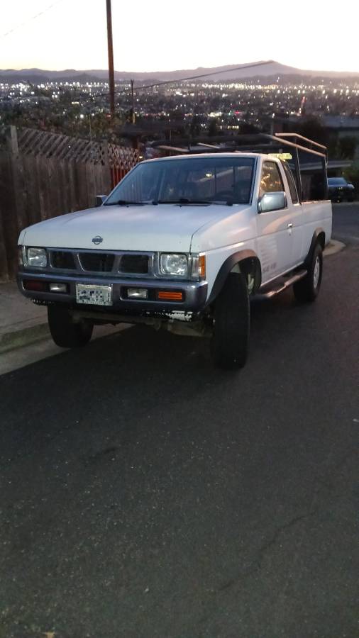 Nissan-d21-hardbody-1994-white-2