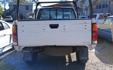 Nissan-d21-hardbody-1994-white-8