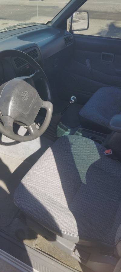 Nissan-d21-hardbody-se-1996-silver-3