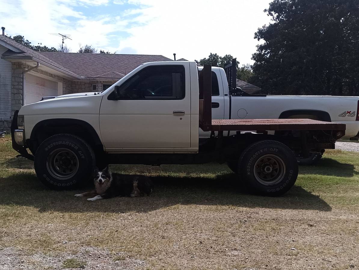 Nissan-frontier-1994-white-1