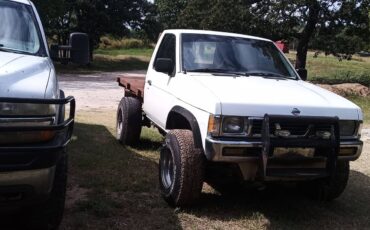 Nissan-frontier-1994-white-2