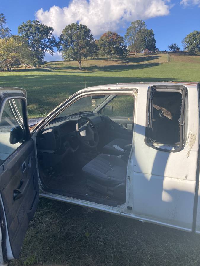 Nissan-frontier-crew-cab-1996-4