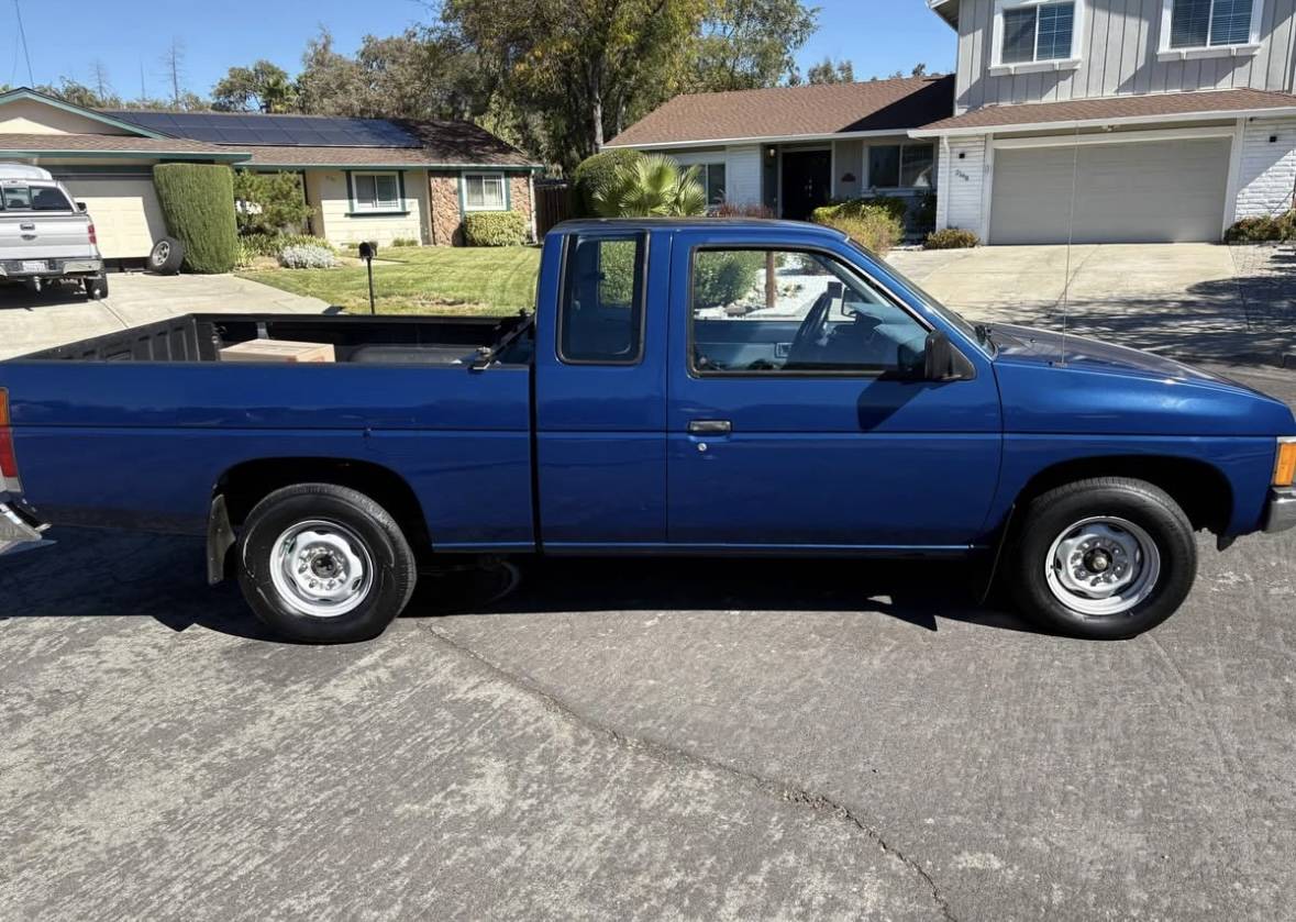 Nissan-frontier-xe-1989-1
