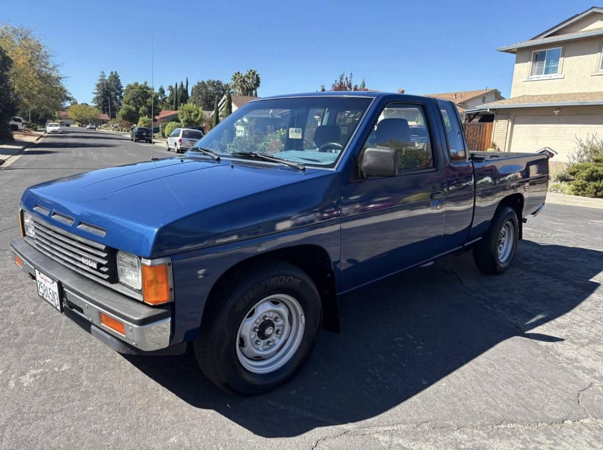 Nissan-frontier-xe-1989-10