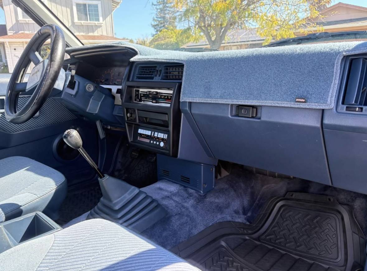 Nissan-frontier-xe-1989-11