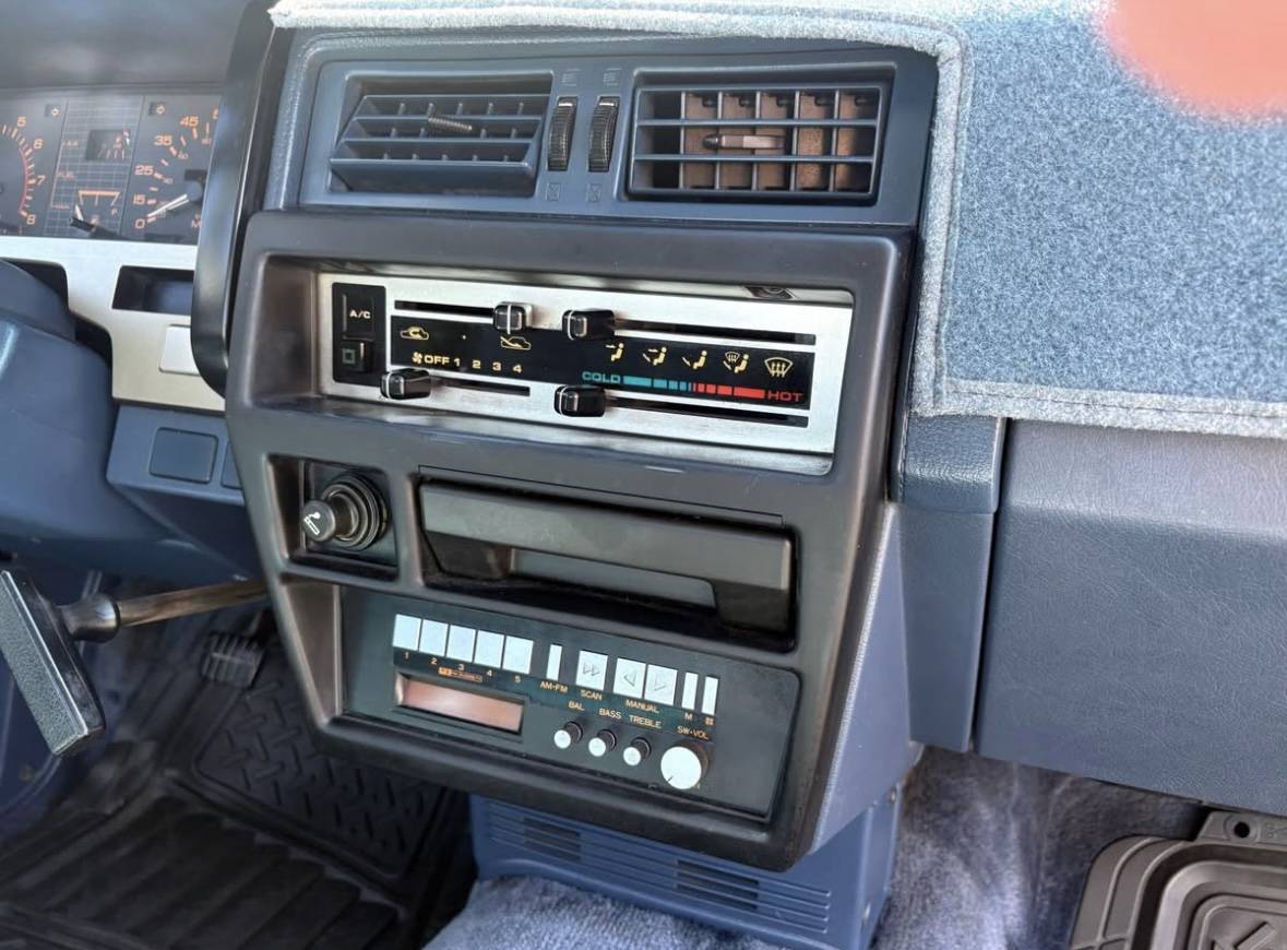 Nissan-frontier-xe-1989-16