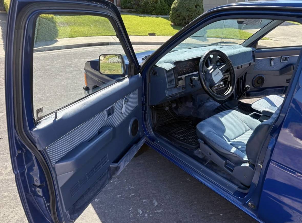 Nissan-frontier-xe-1989-4