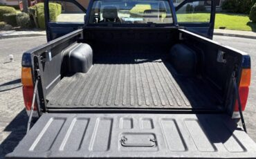Nissan-frontier-xe-1989-7