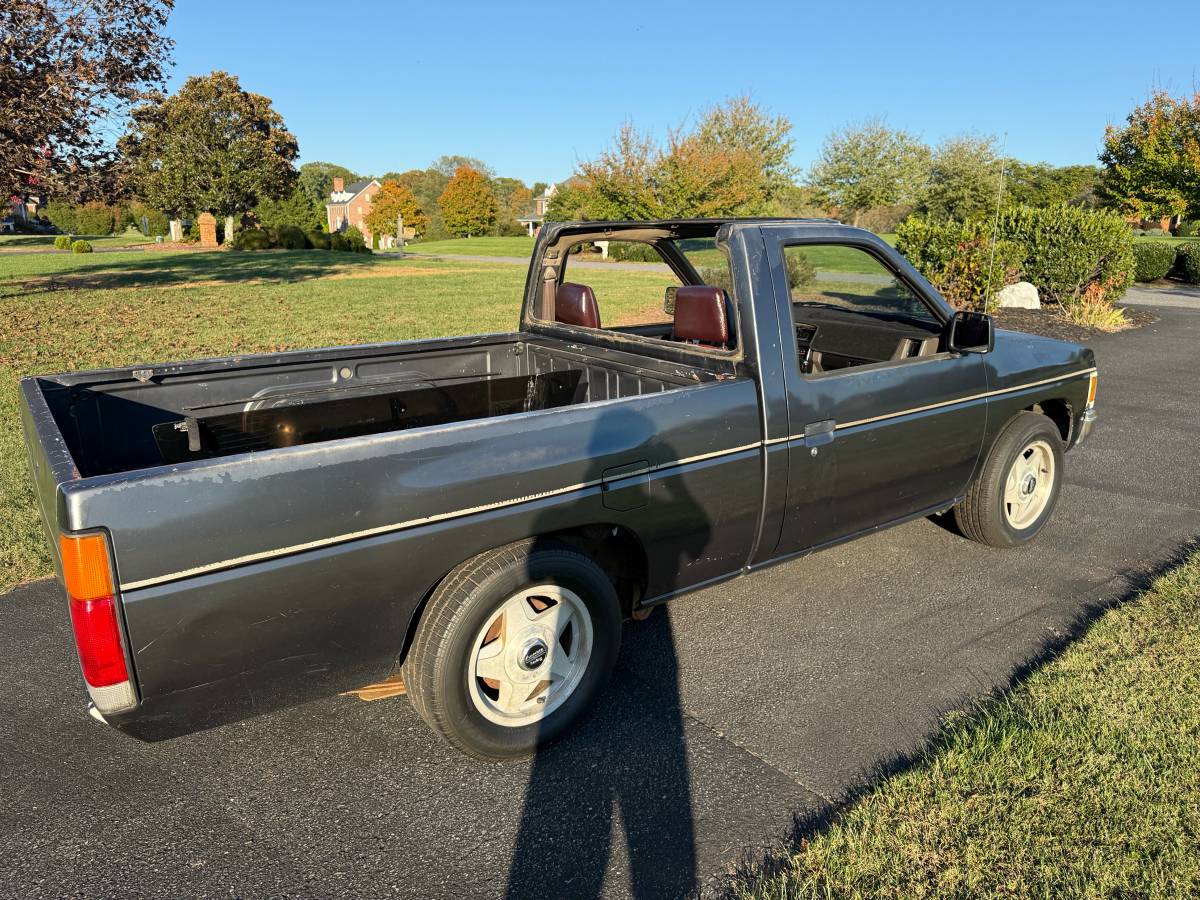 Nissan-hardbody-pickup-1986-silver-1