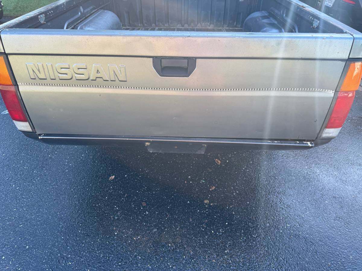 Nissan-hardbody-pickup-1986-silver-11