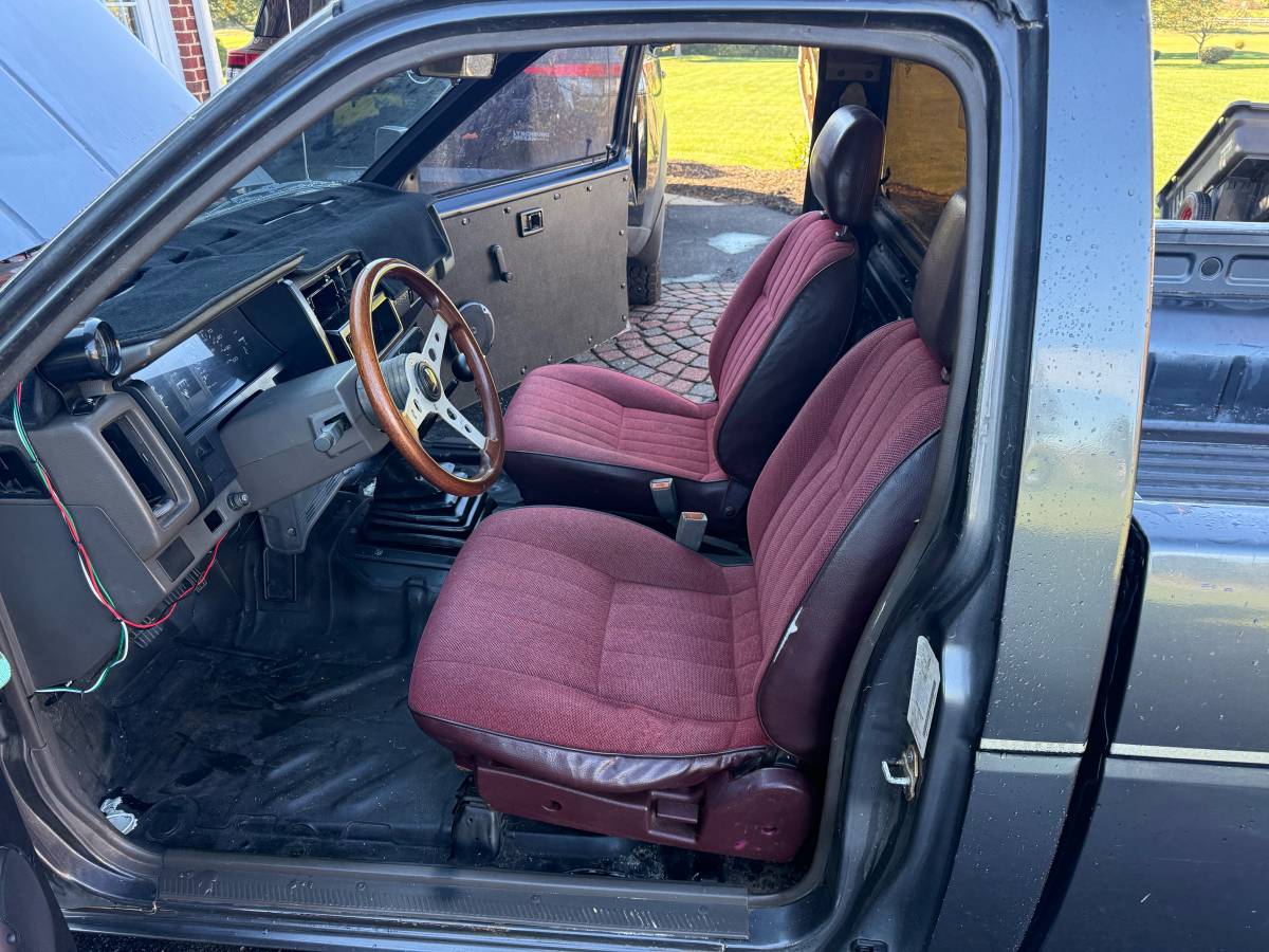 Nissan-hardbody-pickup-1986-silver-14