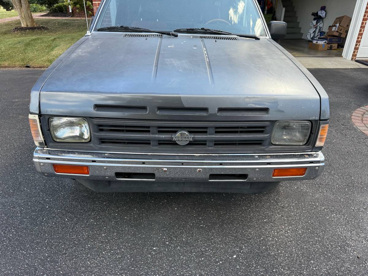 Nissan-hardbody-pickup-1986-silver-15