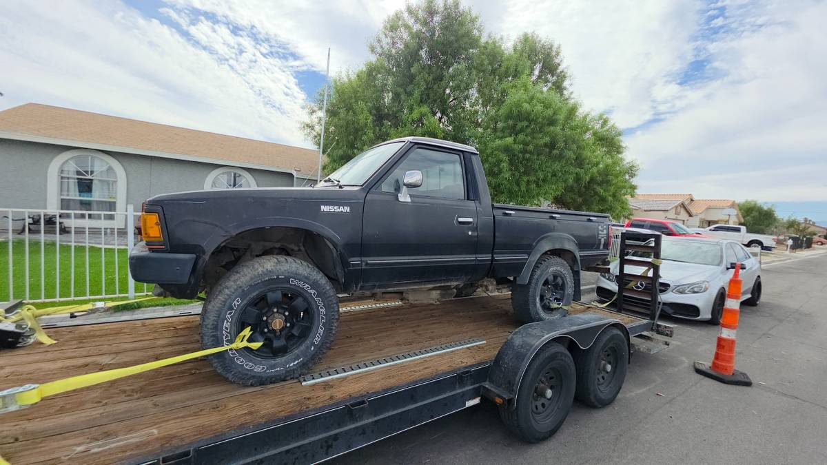 Nissan-hardbody-pickup-1988-black-1