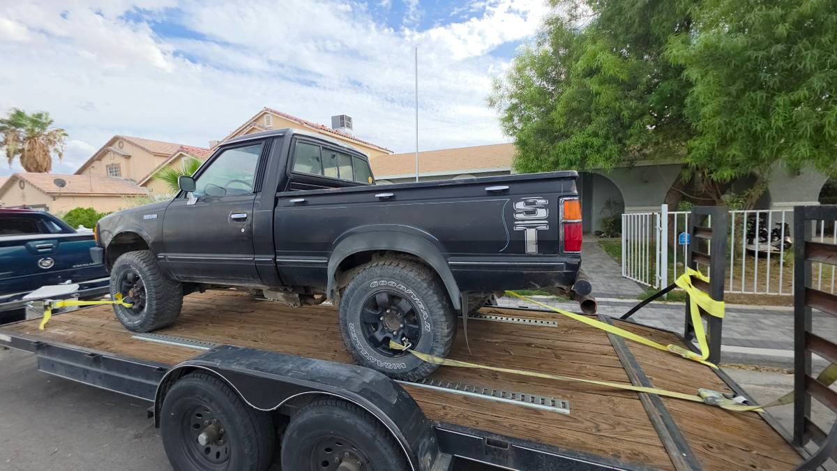 Nissan-hardbody-pickup-1988-black-2