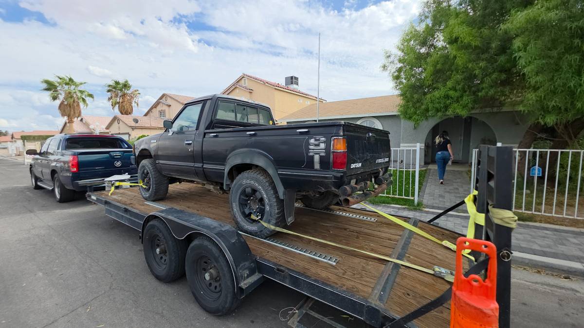 Nissan-hardbody-pickup-1988-black-3