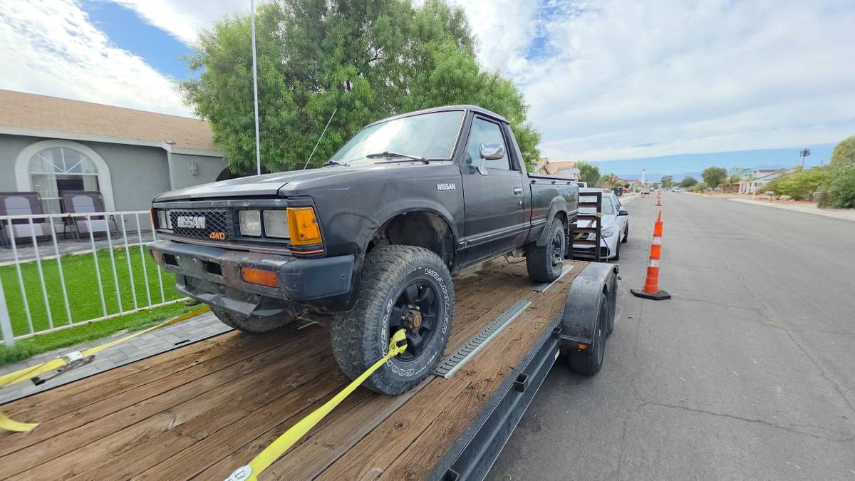 Nissan-hardbody-pickup-1988-black-4