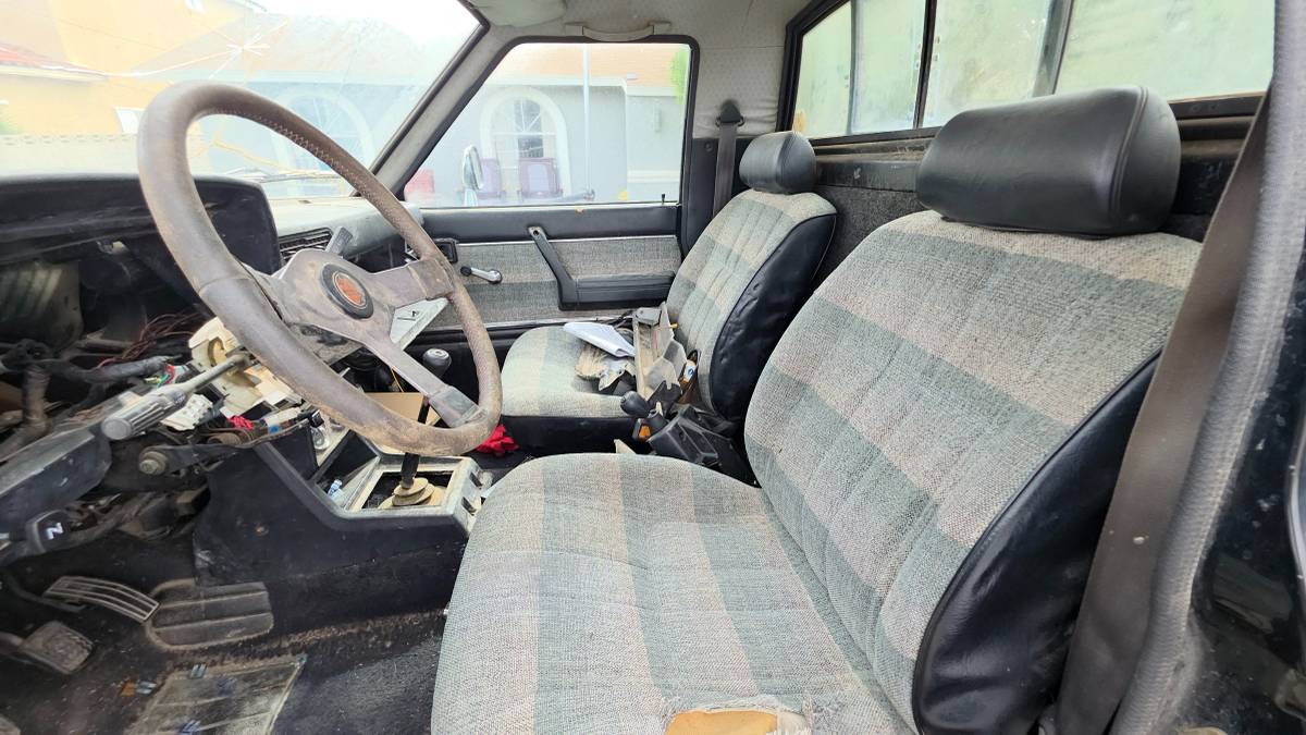 Nissan-hardbody-pickup-1988-black-8