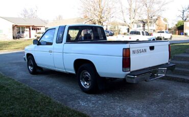 Nissan-hardbody-pickup-1991-white-2