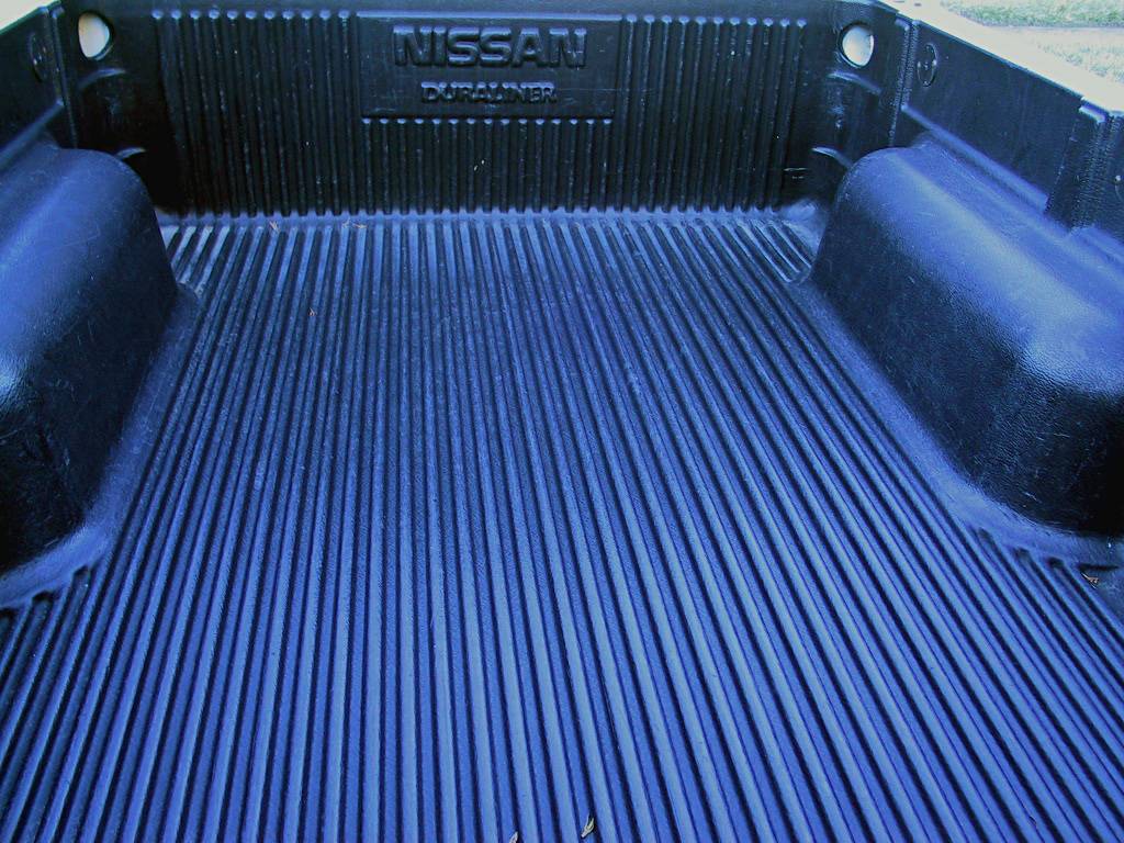Nissan-hardbody-pickup-1991-white-5