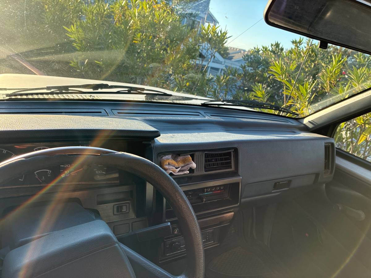 Nissan-hardbody-pickup-1993-silver-7