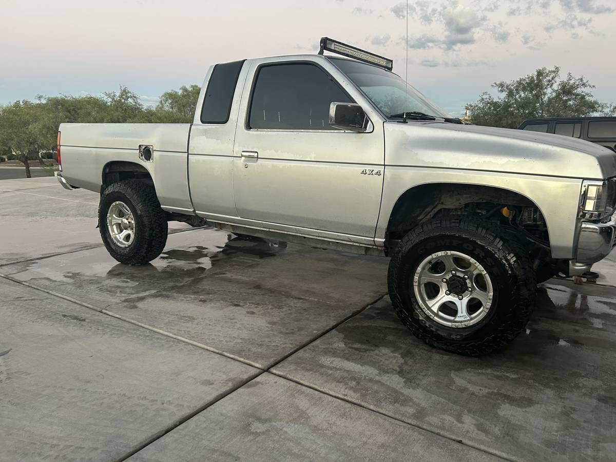 Nissan-hardbody-pickup-1995-1