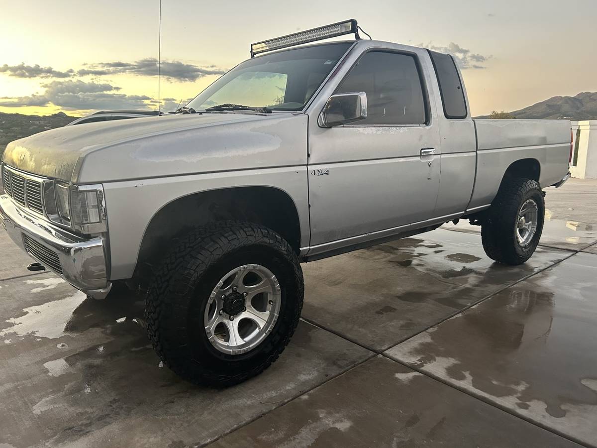 Nissan-hardbody-pickup-1995