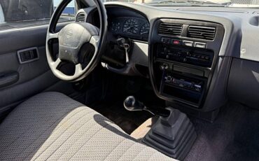 Nissan-hardbody-pickup-1996-custom-11