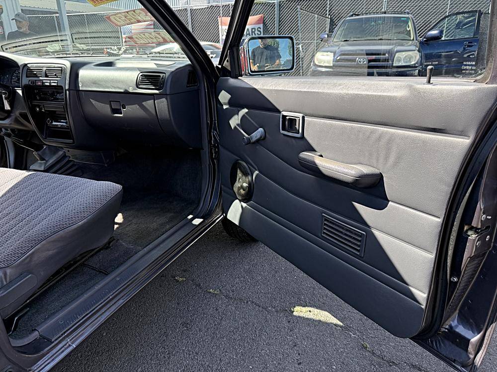 Nissan-hardbody-pickup-1996-custom-12