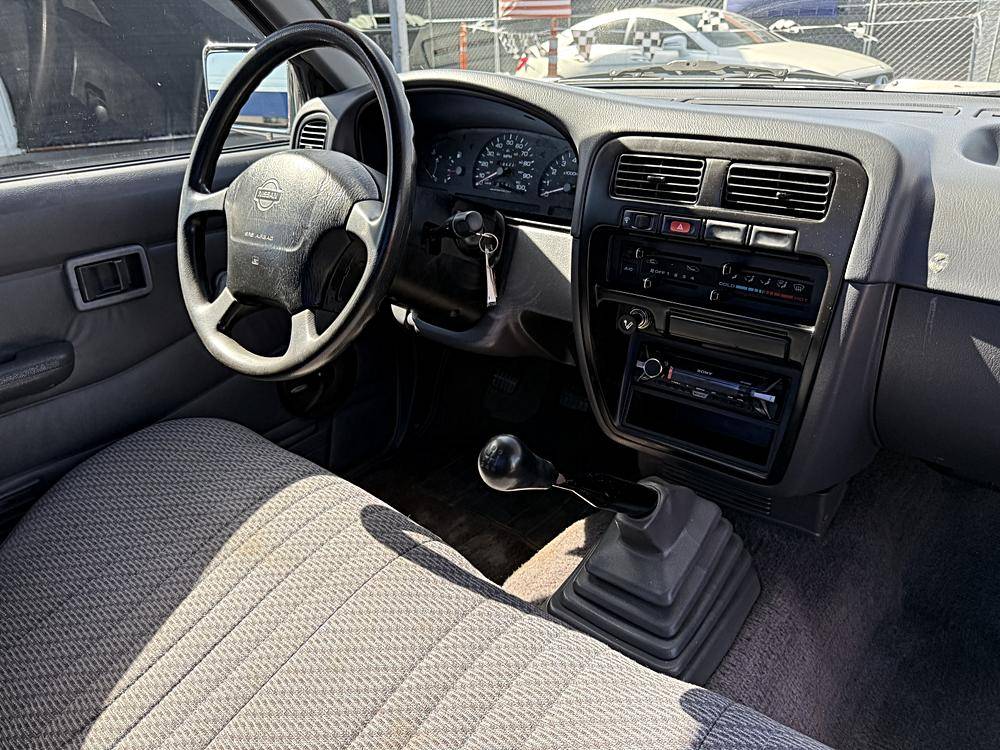 Nissan-hardbody-pickup-1996-custom-29