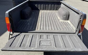 Nissan-hardbody-pickup-1996-custom-32
