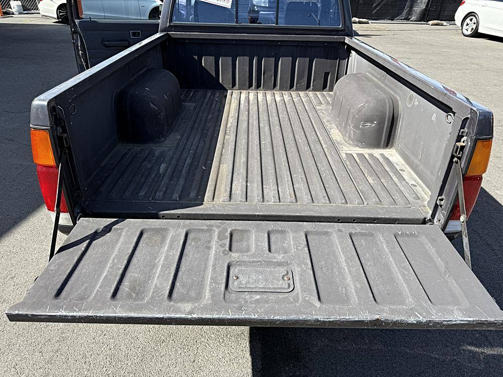 Nissan-hardbody-pickup-1996-custom-32