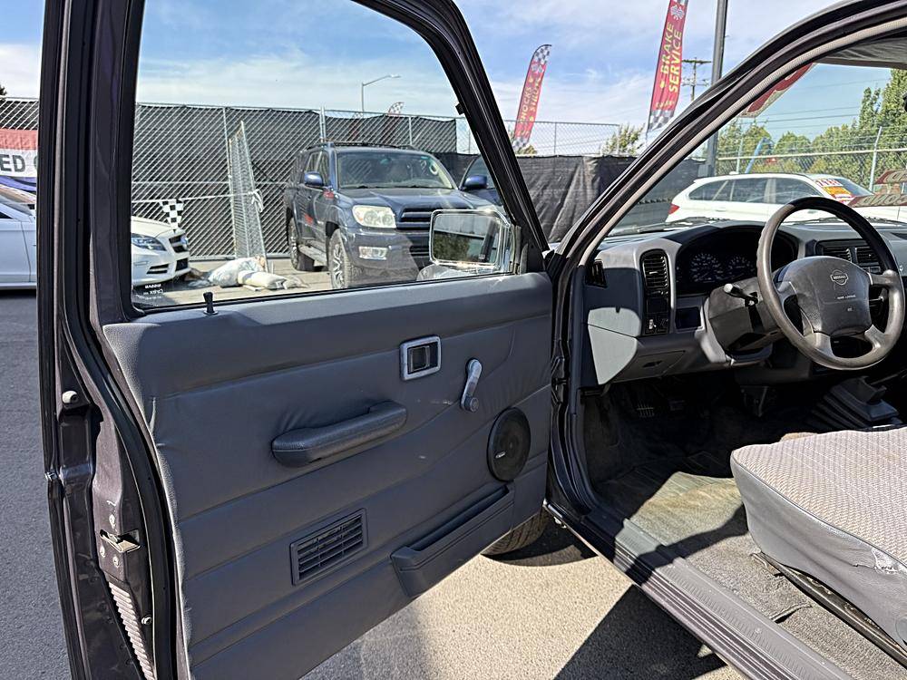 Nissan-hardbody-pickup-1996-custom-9