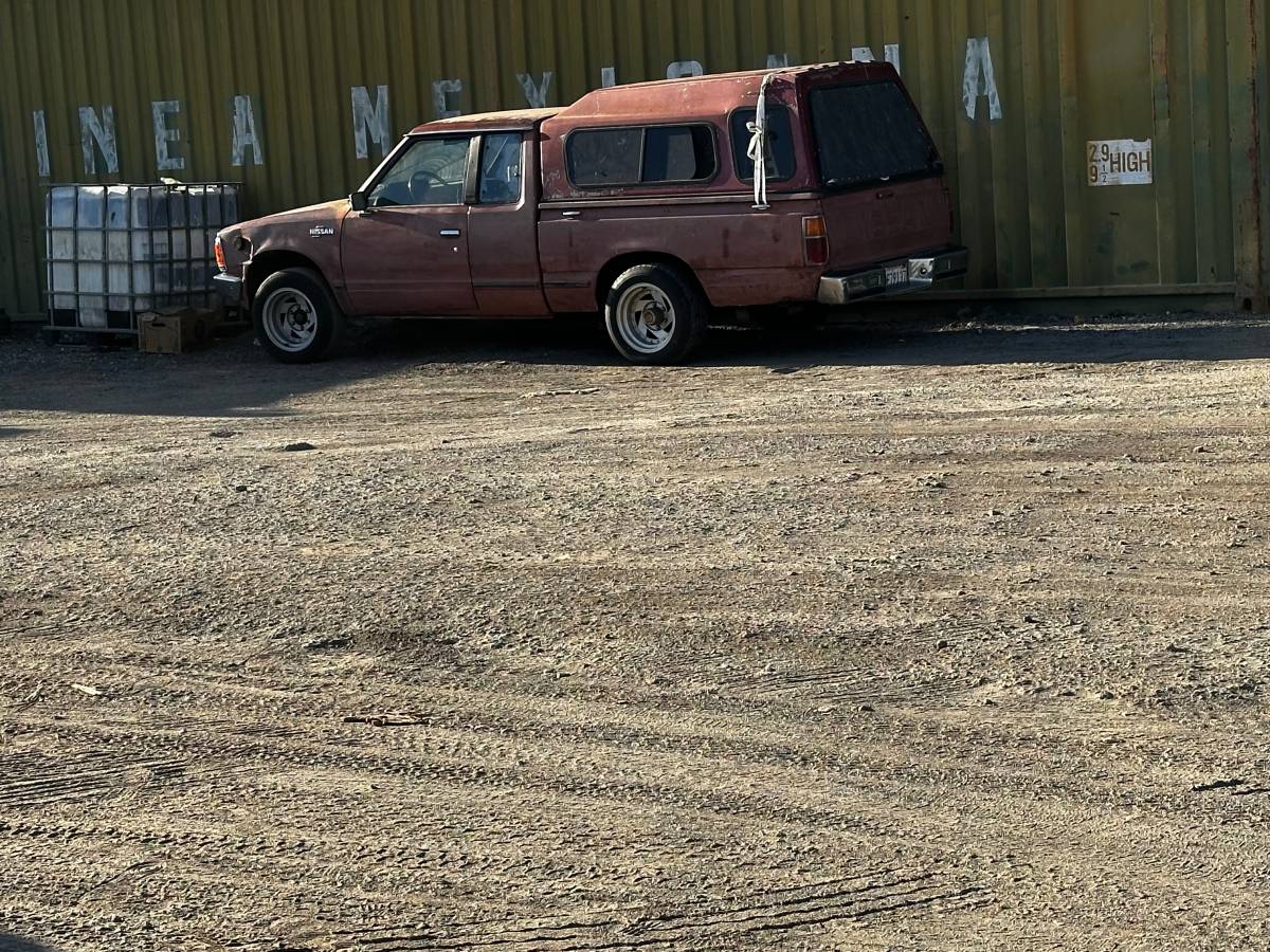 Nissan-hardbody-pickup-king-cab-1984-brown-16
