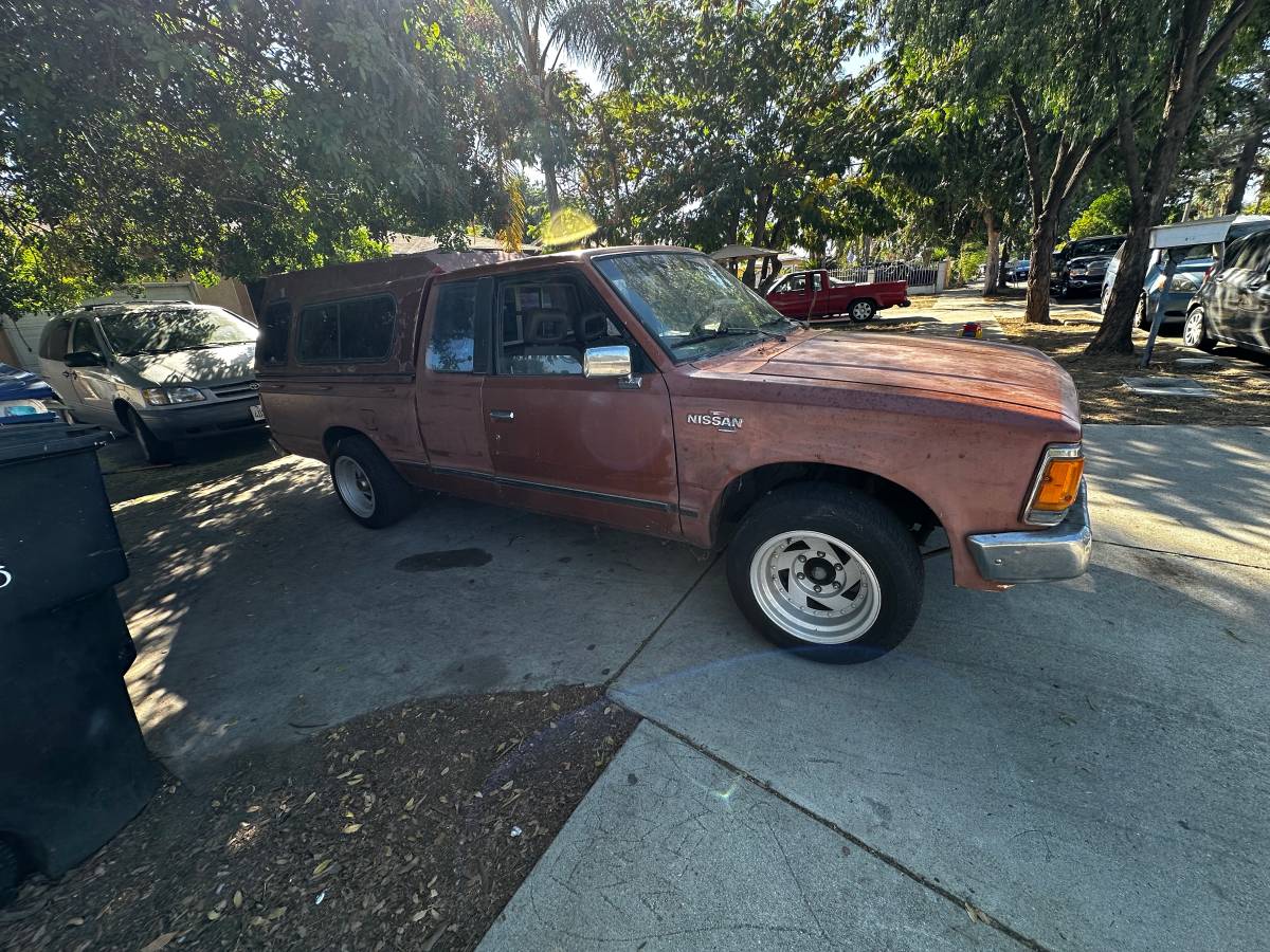 Nissan-hardbody-pickup-king-cab-1984-brown-5