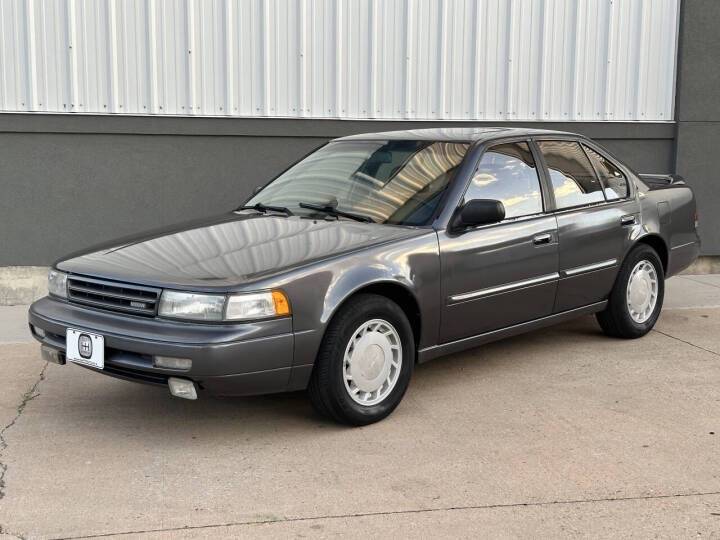 Nissan-maxima-1989-grey-1