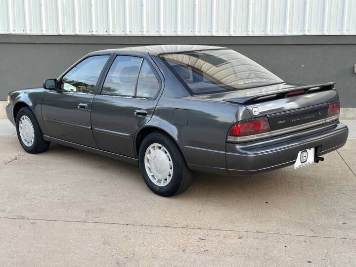 Nissan-maxima-1989-grey-3